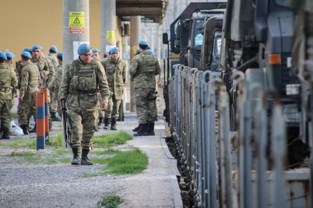 Турция размещает на границе с Сирией военную силу и технику