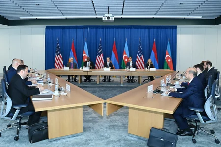 Blinkenin iştirakı ilə Azərbaycan və Ermənistan XİN rəhbərlərinin görüşü keçirilir