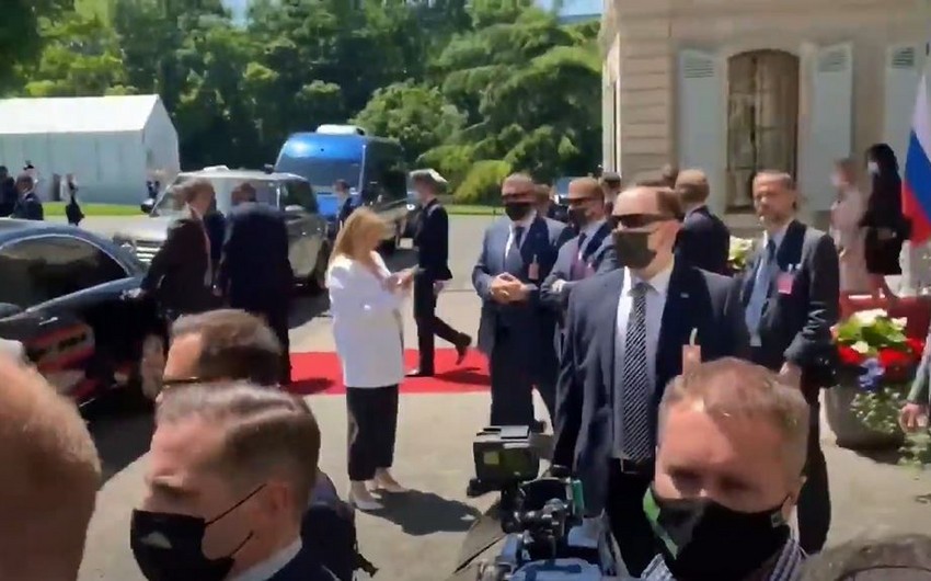 Jurnalistlər Putin və Baydenin görüş zalına daxil ola bilməyiblər