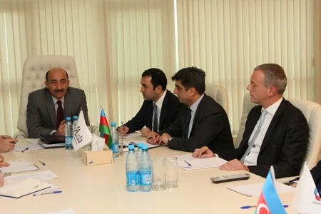 Əbülfəs Qarayev Azərbaycan turizm sənayesinin nümayəndələri ilə görüşüb