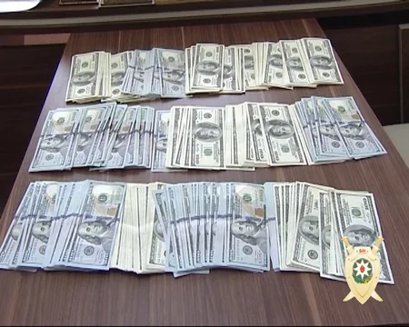 Bakıda evdən 70 min dollar oğurlanıb