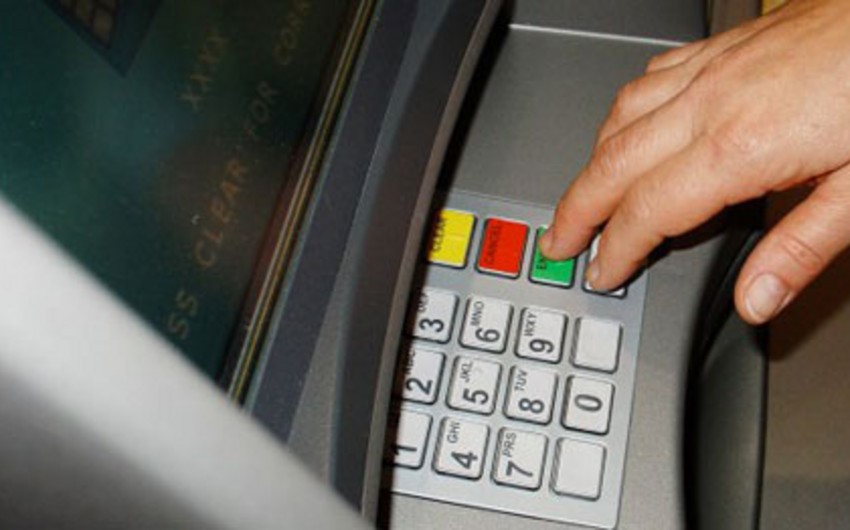 Bakıda bankomatı sındıran qadınlar tutulub