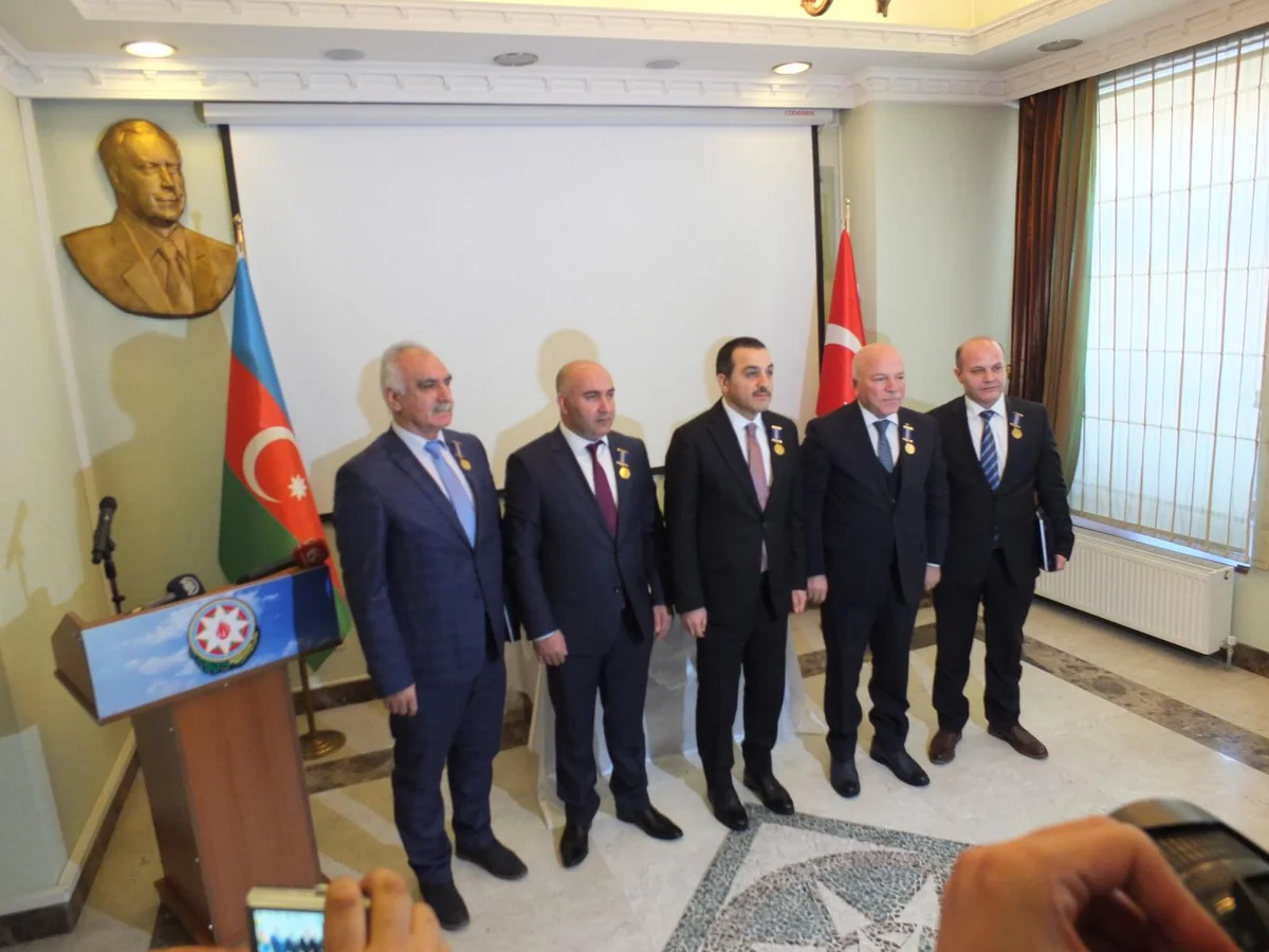 Qarsda Azərbaycanın diplomatik xidmət orqanlarının 100 illiyi medalı sahiblərinə təqdim edilib