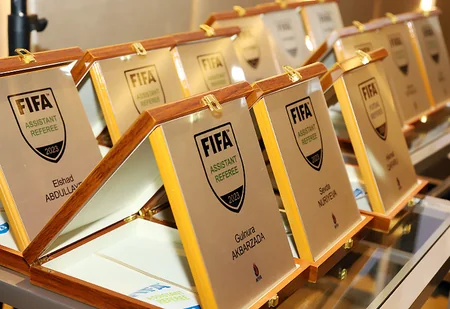 FIFA referilərinə emblemlər təqdim olunub