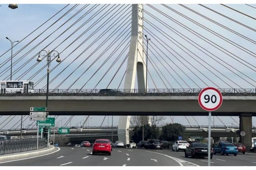 Bakıda iki yolda sürət həddinin endirilməsi ilə bağlı yol nişanları quraşdırılıb