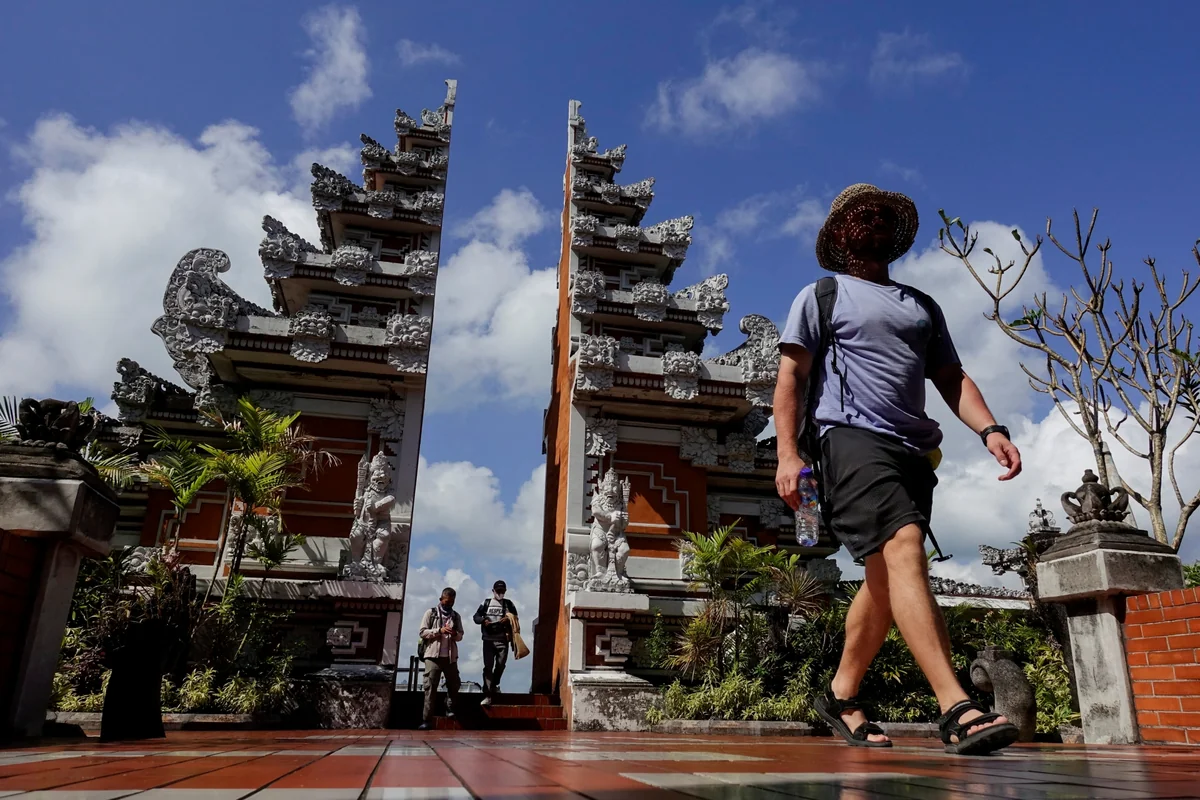 Indonesia receives record number of tourists in Q12024