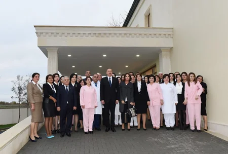 Azərbaycan Prezidenti Zərdab Rayon Mərkəzi Xəstəxanasında yaradılan şəraitlə tanış olub