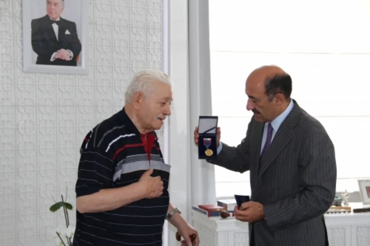 Simax Şeyda “Fəxri mədəniyyət işçisi” döş nişanı ilə təltif edilib