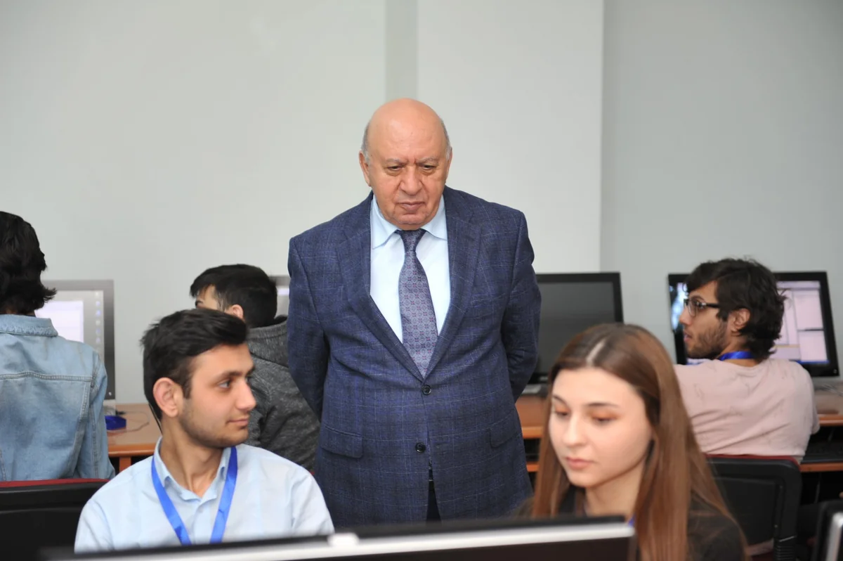 Ali məktəb tələbələri arasında informatika üzrə ümumrespublika Olimpiadasına start verilib