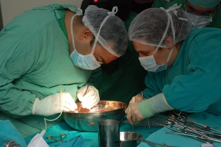 Tibb Universitetinin klinikasında daha iki xəstəyə böyrək köçürülüb