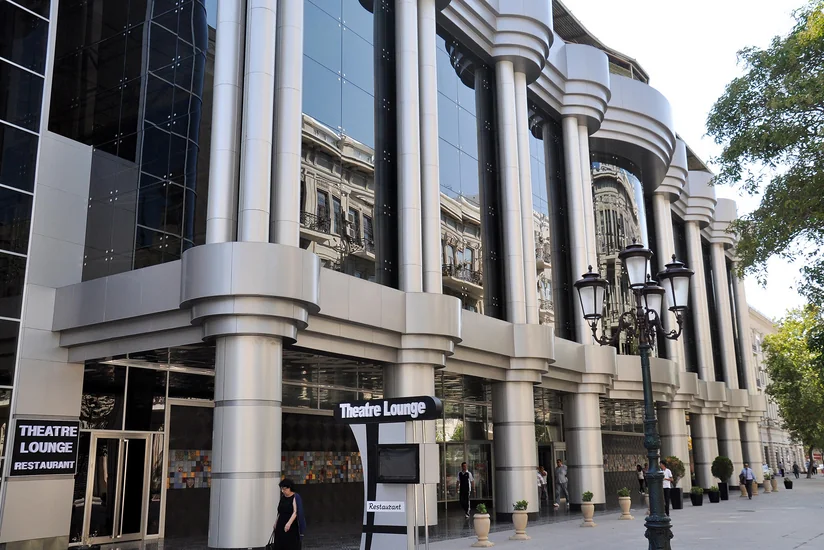 Gənc Tamaşaçılar Teatrı dekabr ayına olan repertuarını açıqlayıb