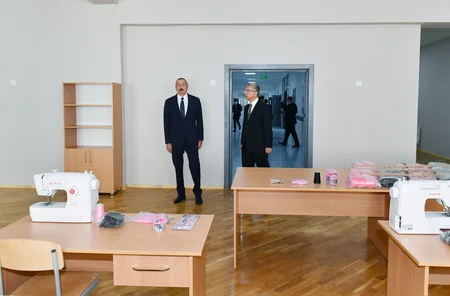 Prezident Bakıda yeni inşa edilən məktəb kompleksində yaradılan şəraitlə tanış olub