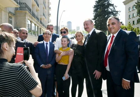 President Ilham Aliyev attends opening of garden outside Tazapir mosque and Central Park built along Fuzuli street