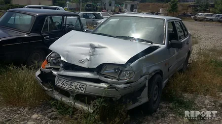 В Барде автомобиль упал с эвакуатора