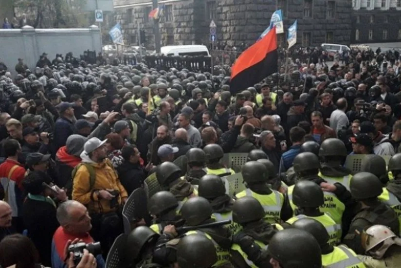 При столкновении у Рады пострадали около десяти митингующих - ОБНОВЛЕНО