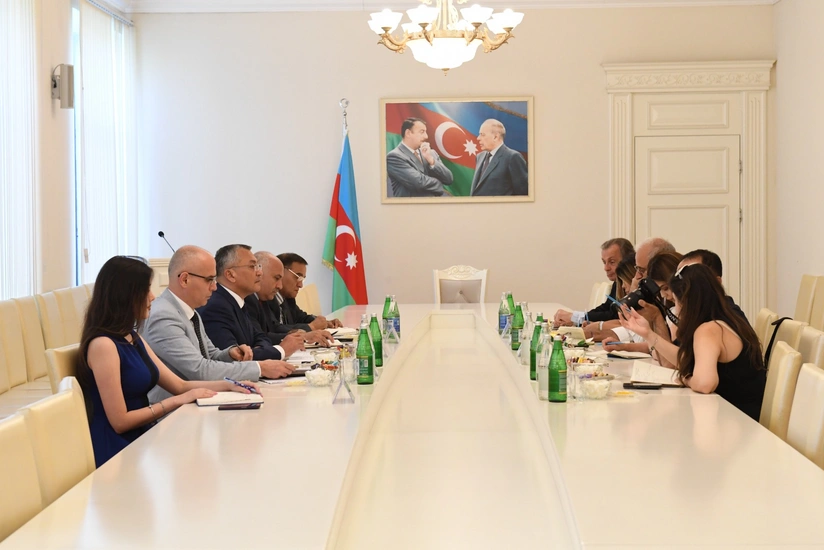 Dövlət Komitəsində bir qrup əcnəbi jurnalist və media eksperti ilə görüş keçirilib