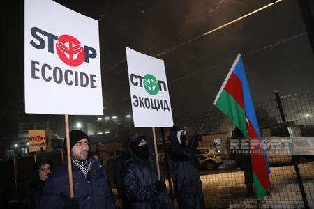На дороге Ханкенди-Лачын продолжается акция протеста экоактивистов