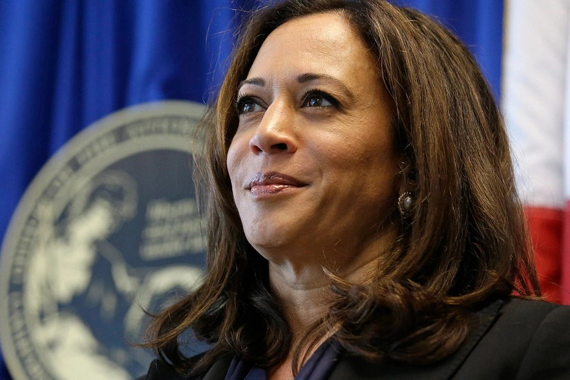 Kamala Harris discusses COVID-19 pandemic with Emmanuel Macron