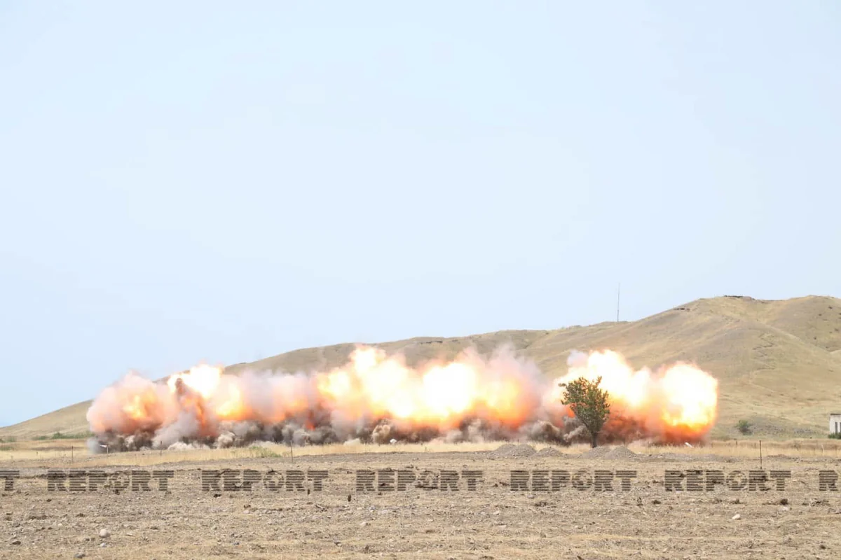 Главы партий ознакомились с процессом разминирования в Джебраиле