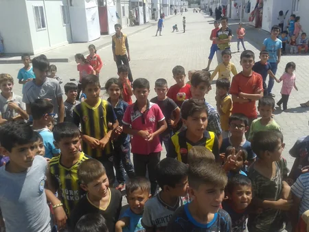 Türkiyə bizə qapılarını açmasaydı, indiyə sağ qalmazdıq - Kahramanmaraşdakı qaçqın düşərgəsindən - REPORTAJ