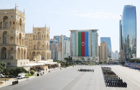 Azadlıq meydanında hərbi parad keçirilib - YENİLƏNİB-2