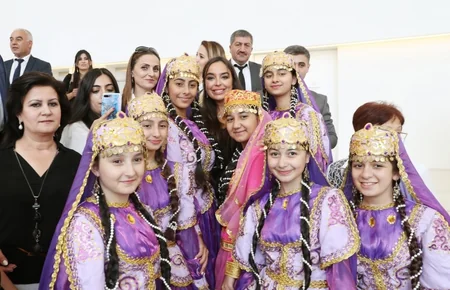 Azərbaycanın Birinci vitse-prezidenti Mehriban Əliyeva məcburi köçkünlərin tədbirində iştirak edib