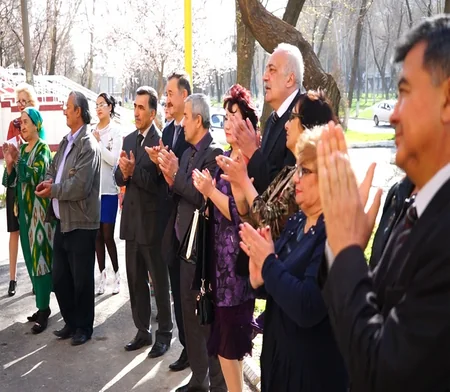 ​Daşkənddə azərbaycanlı rəssam Yusif Hüseynovun yaşadığı evin qarşısında barelyefinin açılışı olub