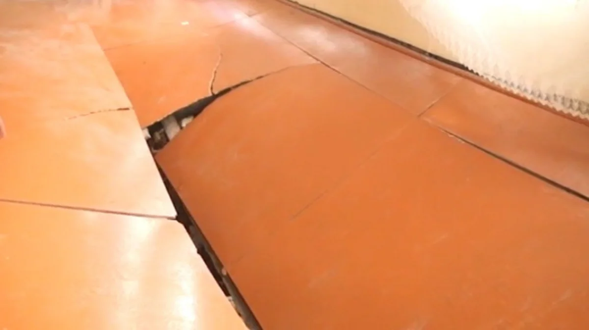 İsmayıllıda yas zamanı evin döşəməsi çöküb, 6 nəfər xəsarət alıb - VİDEO - YENİLƏNİB