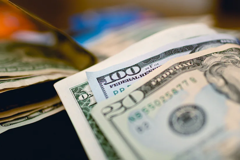 Доллар укрепился к евро в ожидании статданных по безработице в США