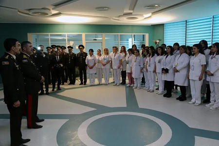 Zakir Həsənov hospitalda müalicə olunan hərbçilərə baş çəkib