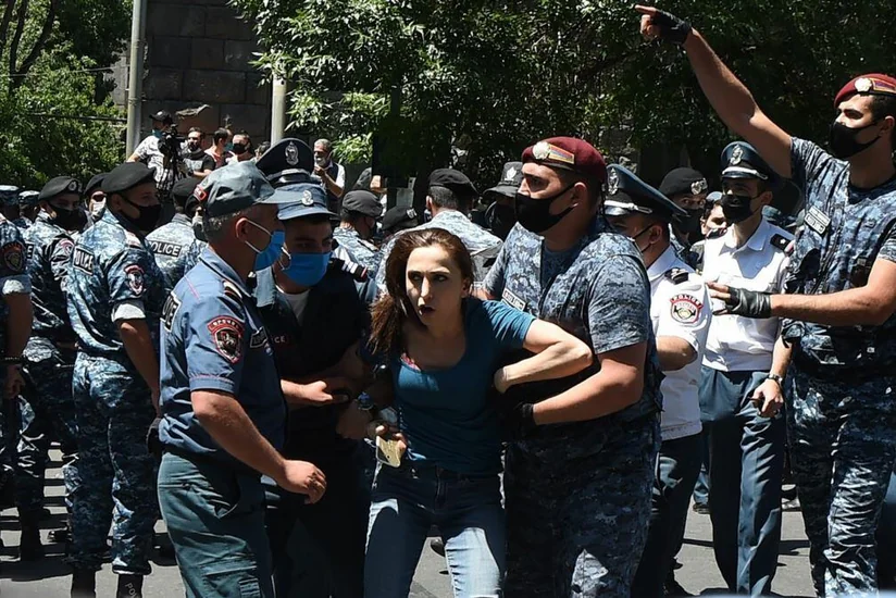 Ermənistanda hökumətin tam tərkibdə istefası tələbi ilə aksiya keçirildi