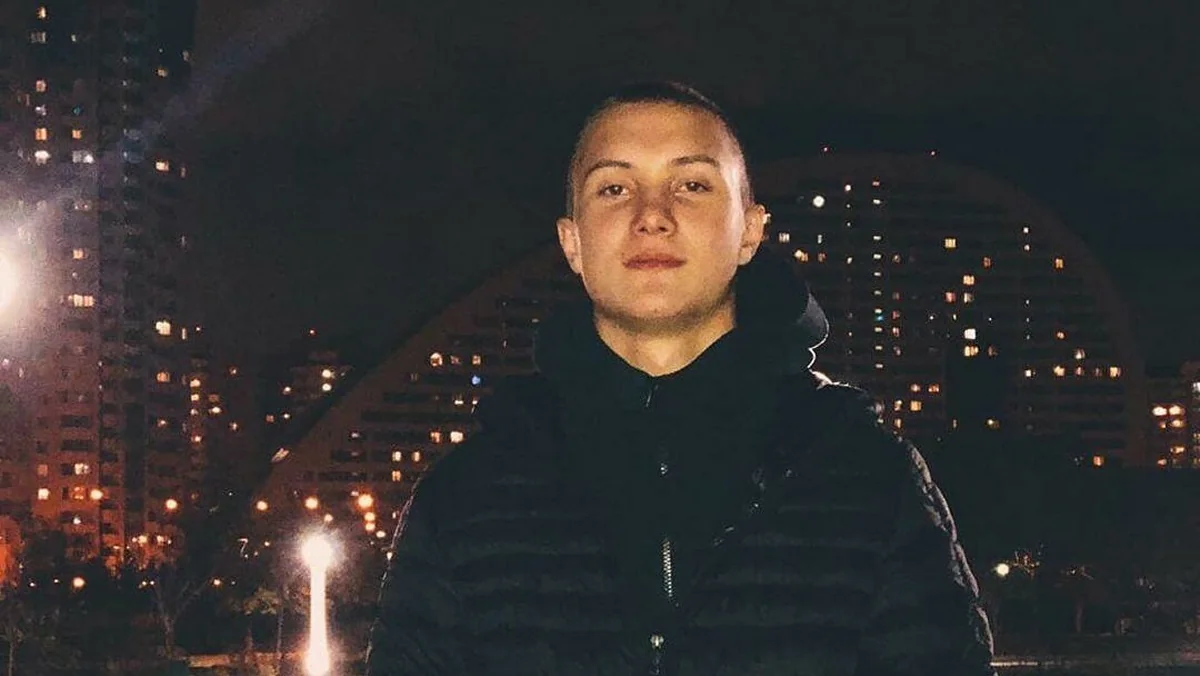 18 yaşlı futbolçu oyun zamanı öldü