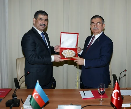 ​Azərbaycan və Türkiyə müdafiə nazirlərinin görüşü keçirilib