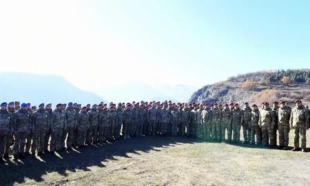 Ali Baş Komandan İlham Əliyev Şuşada hərbçilər qarşısında çıxış edib