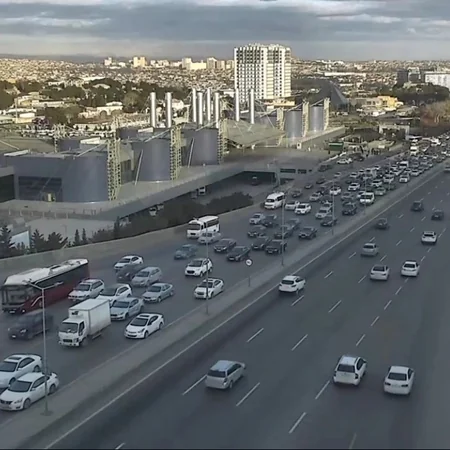 Bakının bir sıra yollarında tıxac yaranıb
