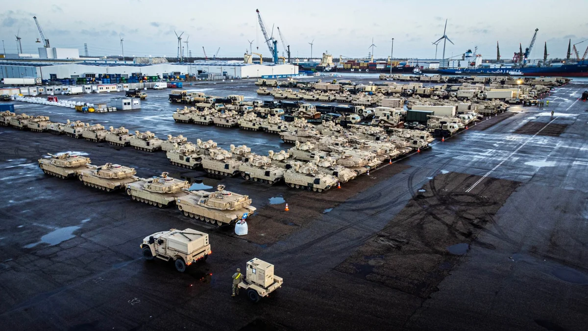В польском порту Щецина началась выгрузка на берег американских танков Abrams