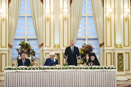 Prezident İlham Əliyev: Azərbaycanda bütün dinlərin nümayəndələri bir ailə kimi yaşayır - YENİLƏNİB-2 - FOTO