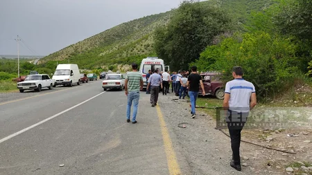 Şəkidə yol qəzası olub, 3 nəfər xəsarət alıb