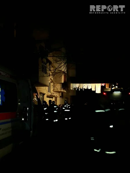 В Мингячевире потушен пожар в общежитии, 10 человек госпитализированы