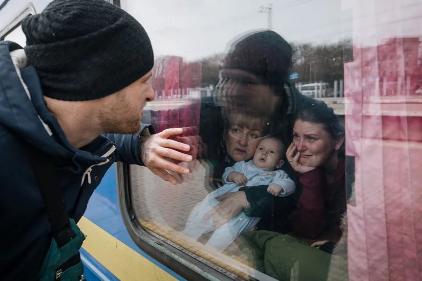 BMT: Fevralın 24-dən Ukraynadan Avropaya 8,24 milyondan çox qaçqın gedib