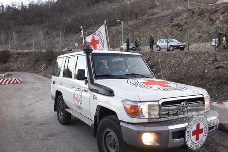 3 ICRC vehicles pass freely through Khankandi-Lachin road