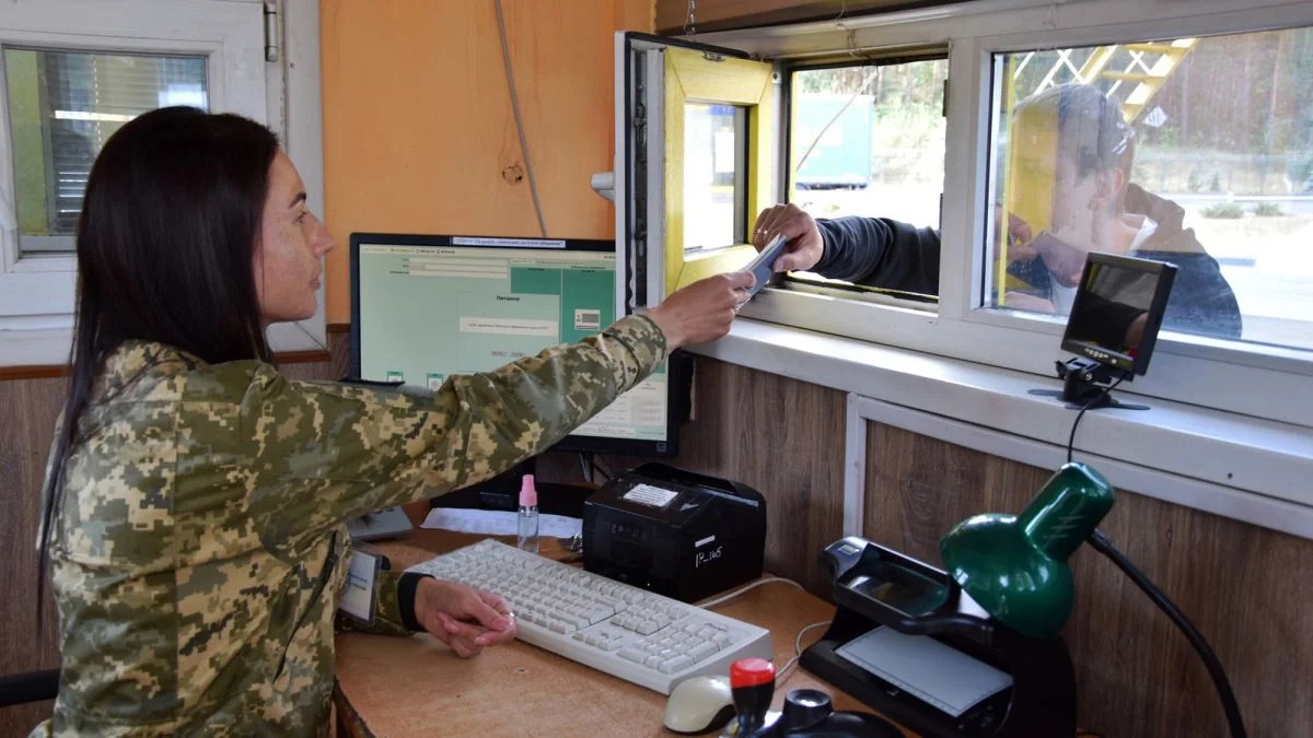 Ukrayna əcnəbilərin ölkəyə girişi üçün elektron xəbərdarlıq sistemi tətbiq edəcək