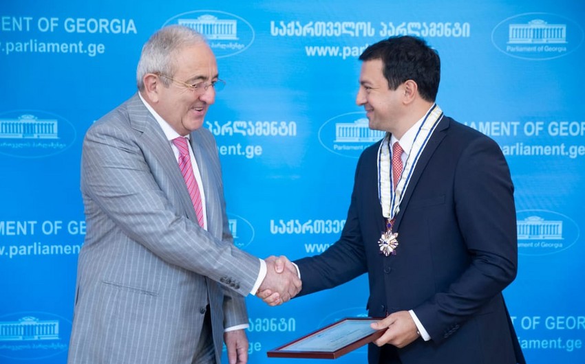 QDİƏT PA-nın baş katibi Gürcüstanın vitse-spikerini təltif edib
