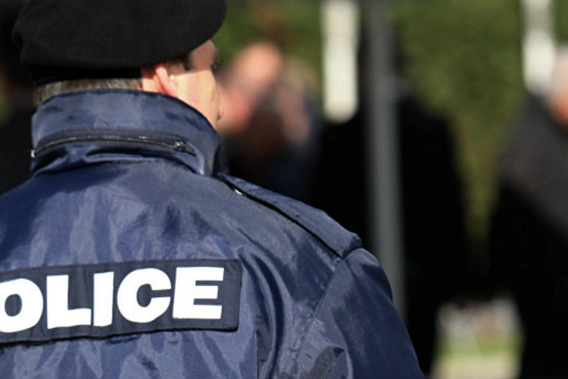 Unknown gunman opens fire on police bus in Athens