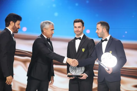FIA-nın Bakıda keçirilən mükafatlandırma mərasimində yarışlarda qalib gələn avtomobillər nümayiş olunub
