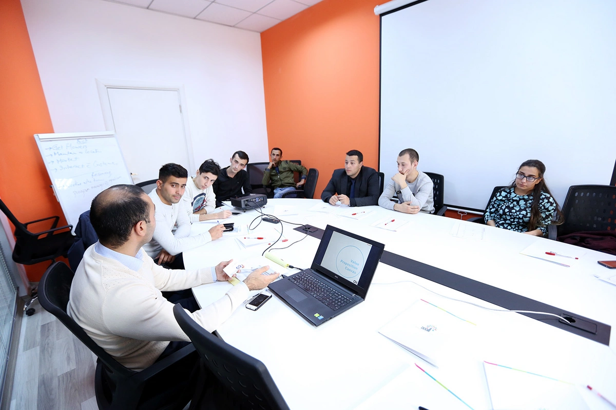 “Baku Business Factory” iş dünyasına ilk addımlarını atanlar üçün seminarlara başlayıb