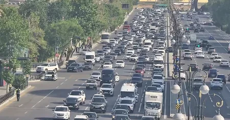 Bakının bir sıra yollarında nəqliyyatın sıxlığı yaranıb