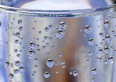 Alimlər təsadüfən havadan su çıxarmaq üçün inqilabi material yaradırlar