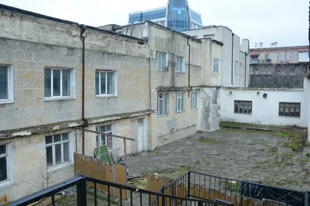 UNEC 3 saylı tədris korpusunda aparılacaq təmirlə bağlı məsələyə aydınlıq gətirib