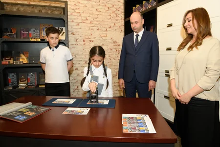 Ulu Öndərin 100 illik yubileyinə həsr olunmuş markanı şəhid övladları möhürləyib